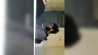 سكس نسوانجي شاب ينيك بنت محجبة في حمام الجامعة