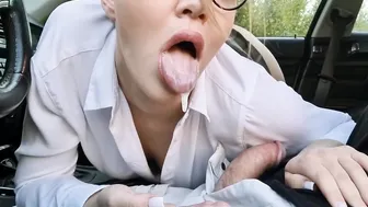 سكس مع السكرتيرة أثناء استراحة الغداء في السيارة xnnx