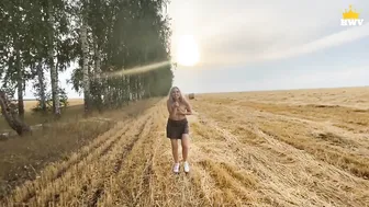 فيديو سكس خيانة زوجيه عاهرة تتناك من سائق جرار في المزرعة xnxx
