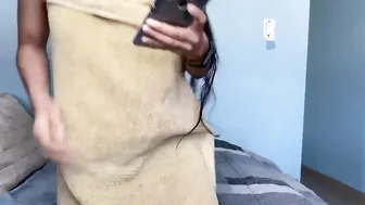 بنت اسيوية تلعب في كسها بعد الاستحمام - افلام سكس العادة السرية