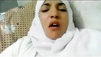 نيك ممرضة محجبة في المستشفي في شفت الليل - سكس مصري عرب نار