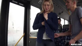 سكس في الاتوبيس نيك خلفي من خرم الطيز في حافلة عامة