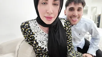 ميرا النوري تتفشخ نيك من طيزها بعنف وهي لابسة الحجاب