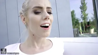 عاشق أرجل النساء يمارس الجنس مع شقراء جميلة سكس اقدام xxnn