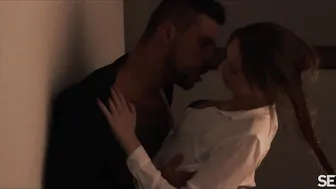 رجل بعد الاستحمام يمارس الجنس مع فتاة في الصباح سكس امريكي xnxnx