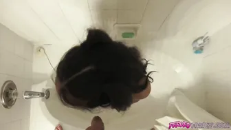 اسيوية كسها ضيق تصرخ من زب اخوها في الحمام سكس اخوات xxhx