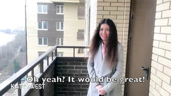سكس بفلوس روسية تتناك في خرم طيزها من جارها مقابل المال