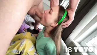 سكس الاب مع بنته لم يستطع الأب مقاومة ابنته الصغيرة وناكها من كسها المحلوق