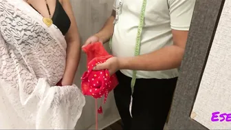 سكس في الهند شرموطه بزازها كبيره تتناك من الخياط وهي واقفة
