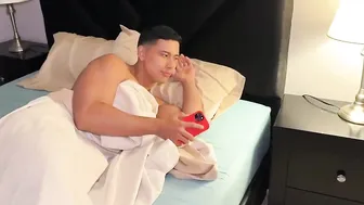 سكس لاتينية شرموطة تخون زوجها مع ابنه وتتناك وتاخذ لبن زبة في كسها
