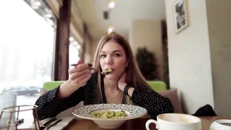 سكس من الكس شرموطة تمص زب كبير وتتناك في حمام المطعم