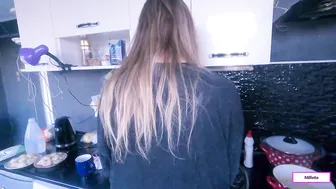 اجمل سكس امهات استسلمت الام الجميلة لابنها واعطتة كسها الابيض المحلوق