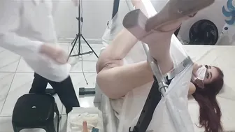 بنت مراهقة تتناك من دكتور في عيادة أمراض النساء سكس نيك اجنبي