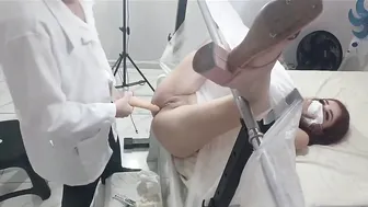 بنت مراهقة تتناك من دكتور في عيادة أمراض النساء سكس نيك اجنبي