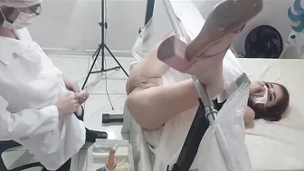 بنت مراهقة تتناك من دكتور في عيادة أمراض النساء سكس نيك اجنبي