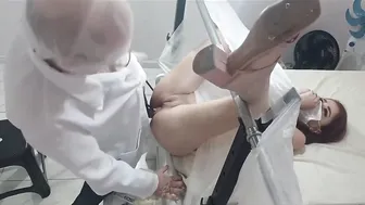 بنت مراهقة تتناك من دكتور في عيادة أمراض النساء سكس نيك اجنبي