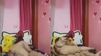 سكس مصري بالفلوس شرموطة تجيب راجل في اوضة نوم اطفالها وتخليه يفشخها نيك