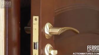 ابن يجعل أمه العاهرة تصرخ من النشوة الجنسية سكس امهات عاهرة