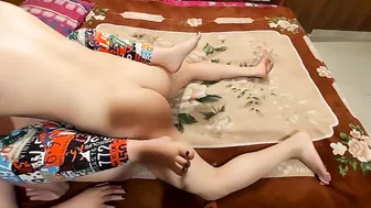 لا تمانع زميلتي في السكن إذا لمست طيزها الكبير ونيكتها من كسها الساخن سكس اثنين