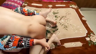 لا تمانع زميلتي في السكن إذا لمست طيزها الكبير ونيكتها من كسها الساخن سكس اثنين