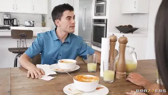 سكس لونا ستار تخون زوجها مع ابنه جوردي xxx movies