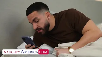 زوجة الأب ذات الصدر الكبير مندهشة من زب ابن زوجها - قصص نيك​ محارم