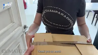 سكس بالمال الزوجة الخائنة لا تملك المال لدفع أجرة عامل التوصيل