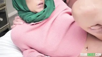 فتاة محجبة تشبع رغباتها الجنسية مع جارها - سكس جارتي الجميلة
