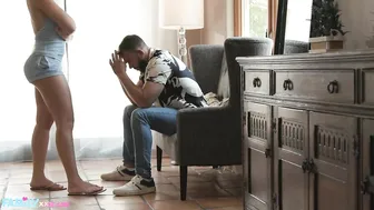 زوجة اخي تساعدني في الأوقات الصعبة التي أمر بها - افلام سكس محارم نار