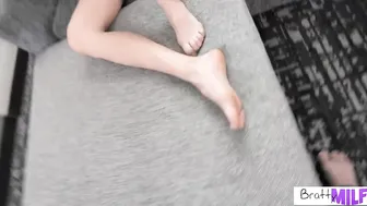 زوجة أبي تبدو مثيرة جدا عندما تضع نظارتها - سكس محارم نيك كس محلوق