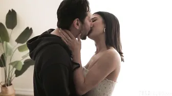 انا مشلولة أريدك أن تنيك بنتي بدلاً مني - افلام سكس نودز​