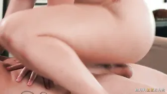 دلك لي بزازي وسأركب زبك - سكس مساج hot porn