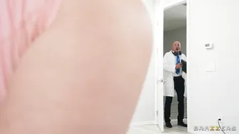 أم حامل تتوسل للحصول على زب الطبيب - افلام سكس امهات hot mom xxx