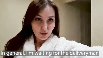 افلام سكس قويه ممحونة فتحت الباب لعامل توصيل البيتزا واخذته لغرفة النوم