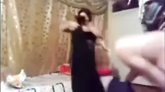 مقاطع سكس عراقي زوجة تتناك في منزلها من جارها