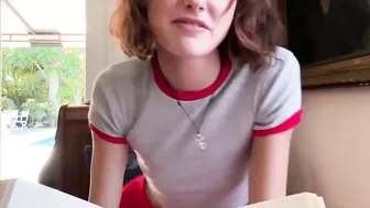 سكس اخوات هادي اخت تشعر بالملل تشتت انتباه اخوها وتجعله ينيكها