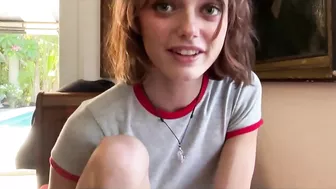 سكس اخوات هادي اخت تشعر بالملل تشتت انتباه اخوها وتجعله ينيكها